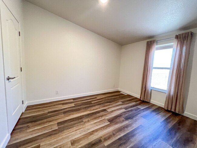 Building Photo - HOUSE - CORNVILLE - OAK CREEK VALLEY