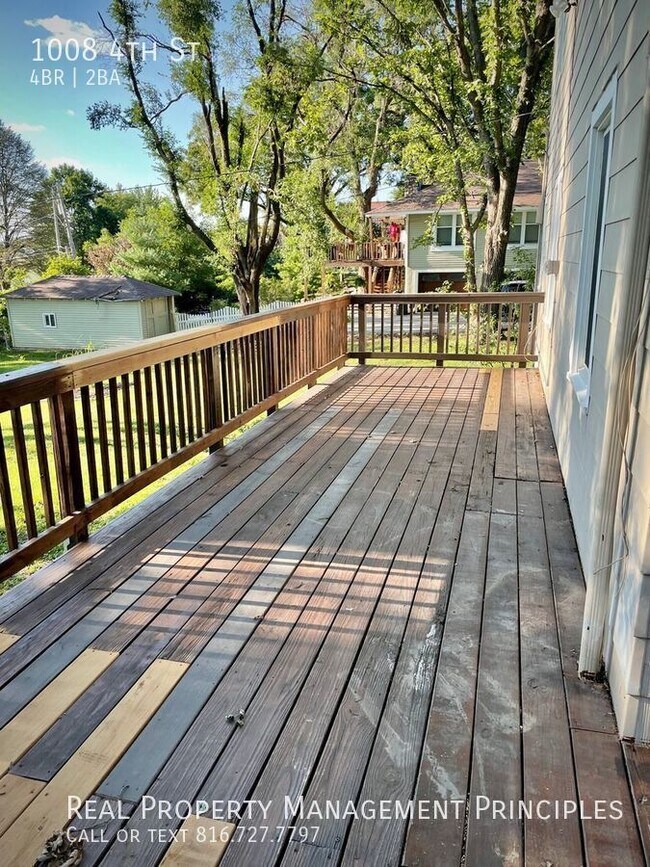 Building Photo - 1008 4th St-