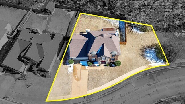 Building Photo - 7911 Pinefrost Ln