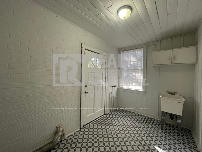 Building Photo - 1256 Winton Ave