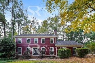 Building Photo - Fall in love with this beautiful 3 bedroom, 2.5 bathroom home