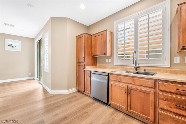 Building Photo - 7616 Perla Del Mar Ave