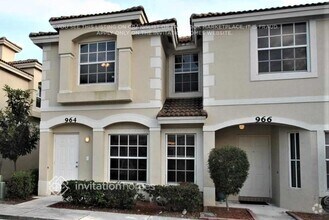 Building Photo - 964 Summit Lake Dr