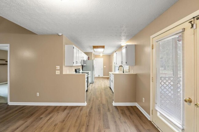 Building Photo - 709 Sandburg Pl