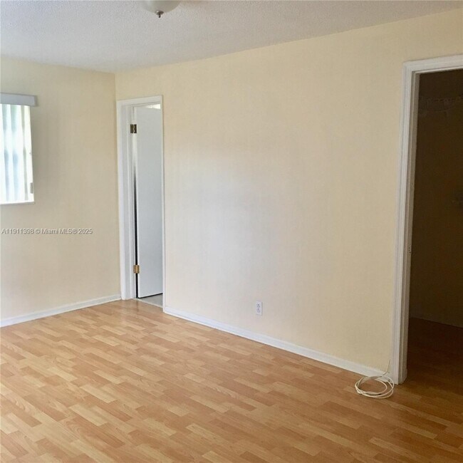 Building Photo - 5706 NE 17th Terrace