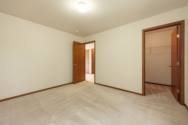 Building Photo - 3 bed 2.5 bath updated home in Tumwater School District - 2300 sq.ft. - fenced back yard.