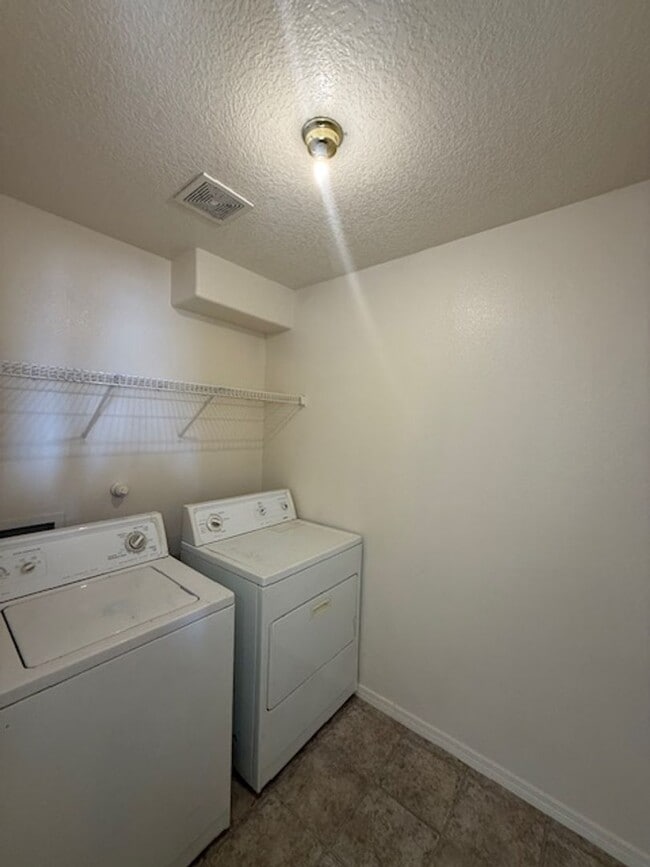 Building Photo - Beautifully updated NW Heights 2 Story 3 Bed 2 Bath Home with 1980 Square feet! Under $1.00 per s...