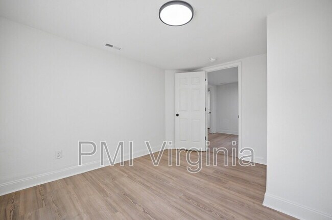 Building Photo - 307 N 4th St