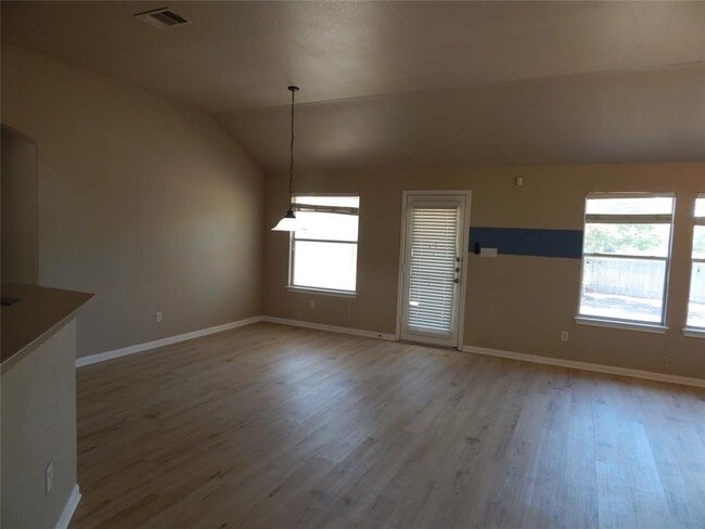 Building Photo - 601 Abbeyglen Castle Dr