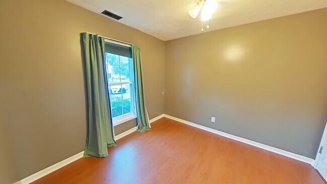 Building Photo - 151 Spring Valley Dr
