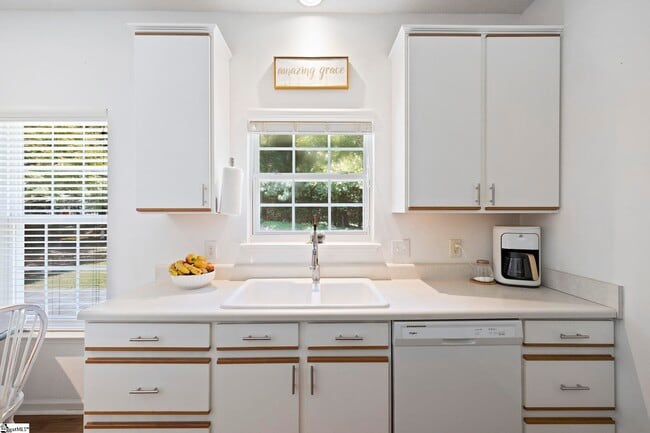 Building Photo - 317 N Sweetwater Hills Dr