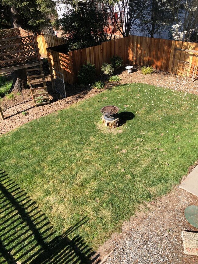 Building Photo - MOVE IN SPECIAL!!!! Charming 3 bedroom 2 bath home Sebastopol!!