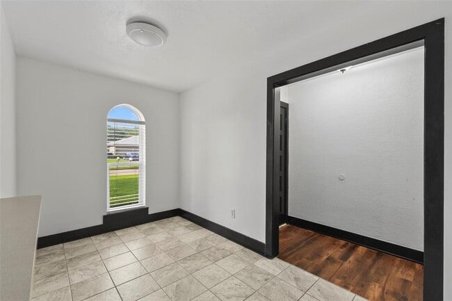 Building Photo - 826 Seacliff Dr