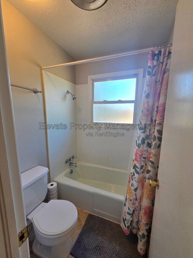 Building Photo - 4225 Clendon Way
