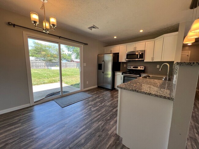 Building Photo - 2128 Virginia Dr