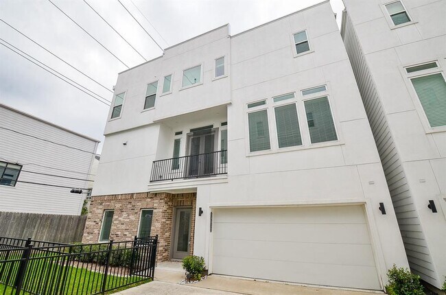 Building Photo - 5903 Val Verde St