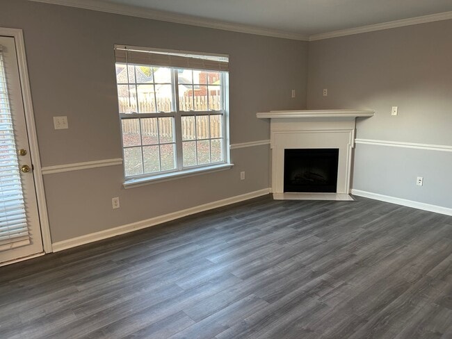 Building Photo - Spacious Family Rental in Prime Location