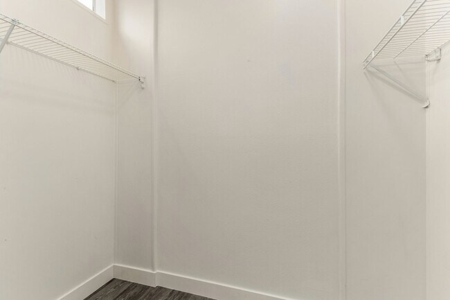 Building Photo - 1.25 Acre 5 Bedroom 3 Bathroom Horse Property in Florence!