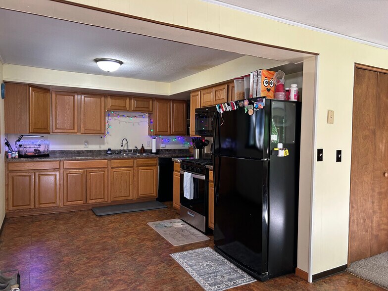 Building Photo - 3080 Perrot Ave S