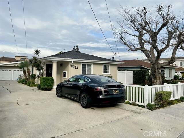 Building Photo - 2213 Bataan Rd
