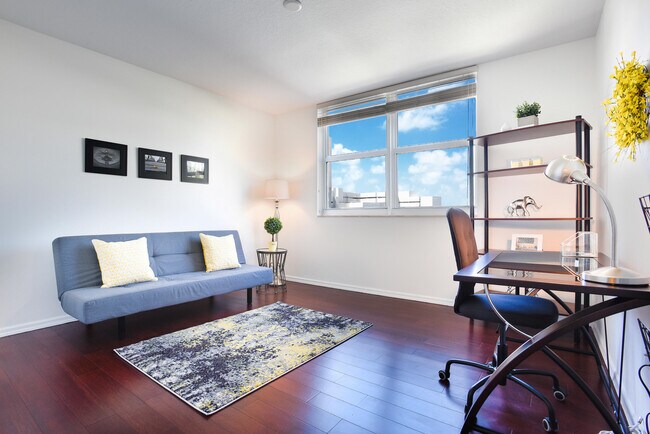 Building Photo - 347 N New River Dr E