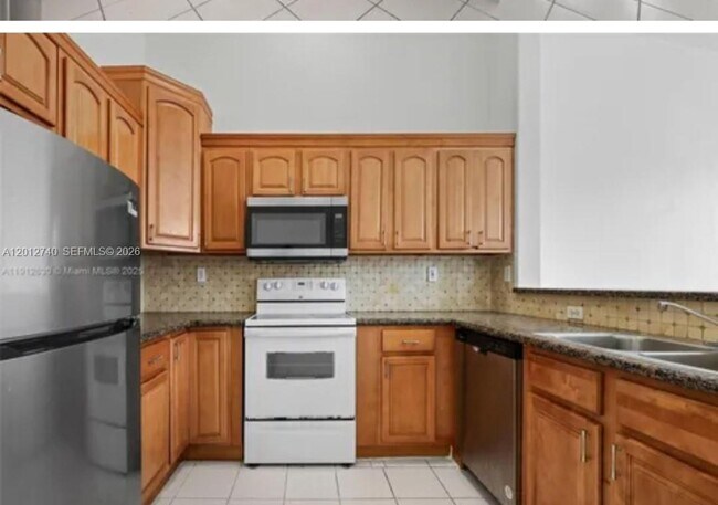 Building Photo - 1658 SE 28th Ct