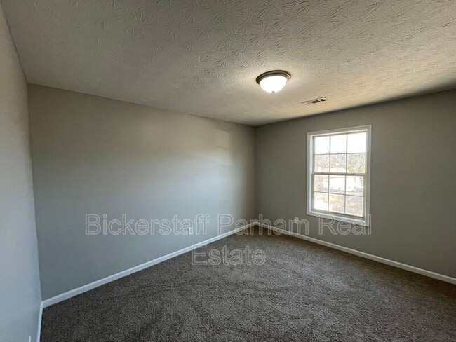 Building Photo - 410 26th Ct