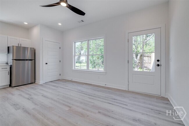 Building Photo - 1619 Le Grand St