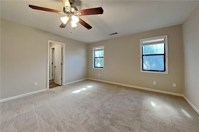 Building Photo - 5990 Bayside Dr NW