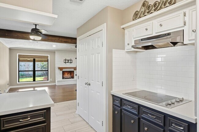 Building Photo - 6231 Autumn Forest Dr