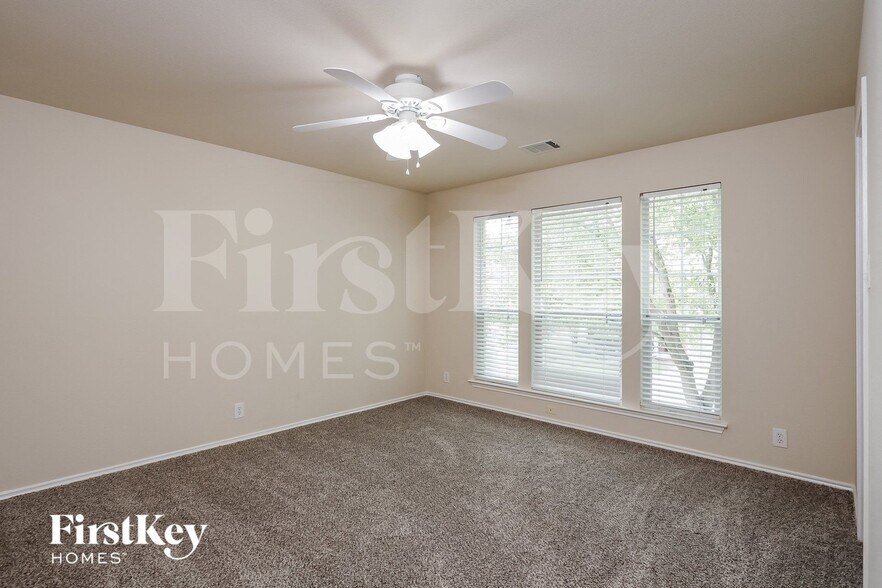 Building Photo - 101 Happy Tr