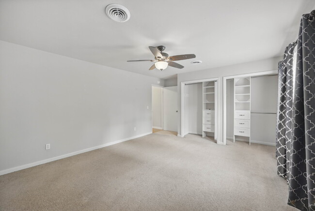 Building Photo - Beautiful 2 Bedroom 1.5 Bathroom Duplex