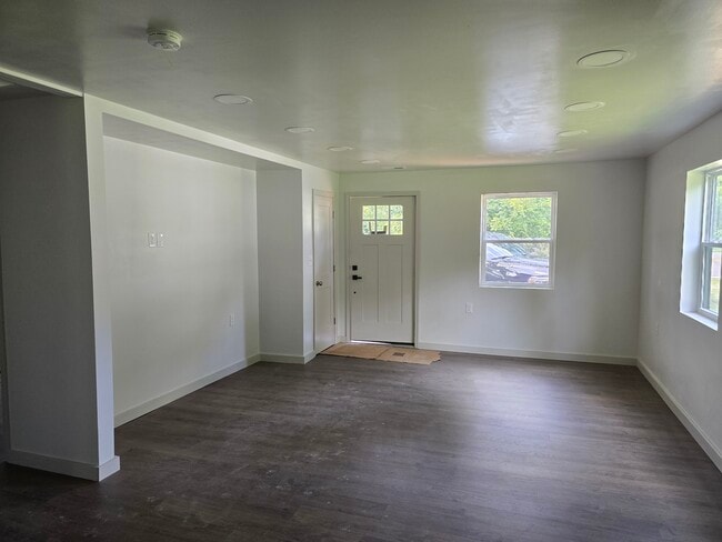 Building Photo - 479 Dowd Rd