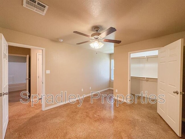 Building Photo - 1559 Kal Ct