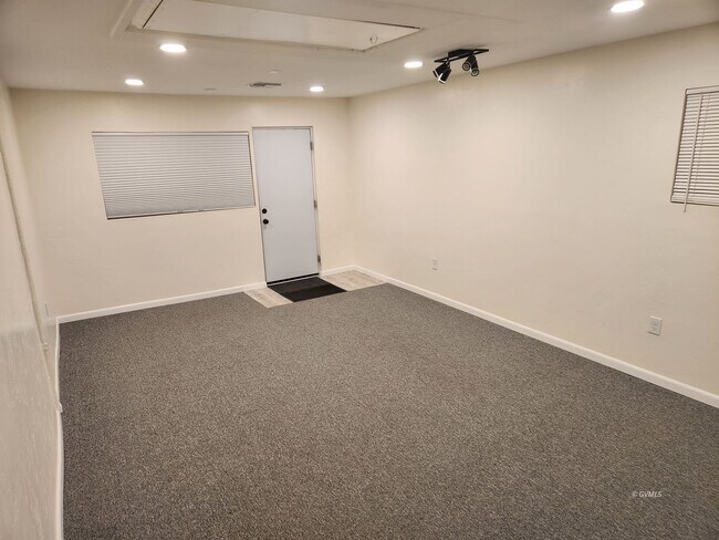 Building Photo - 830 W Stirrup Dr