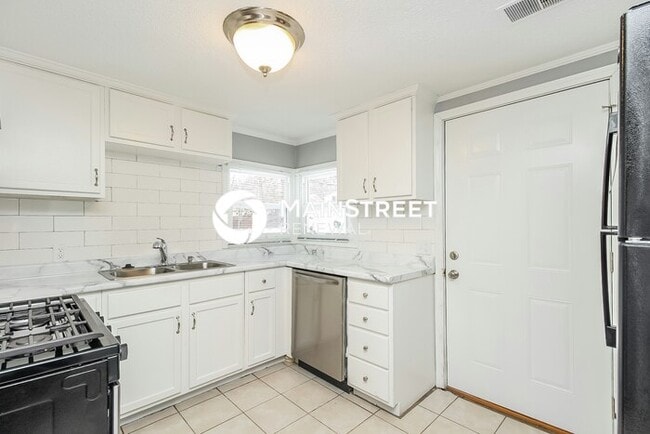 Building Photo - 3 Bedroom Pet-Friendly Home in Kansas City...