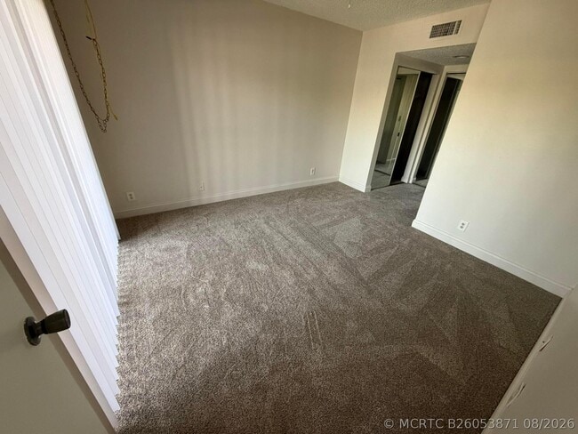 Building Photo - 1546 SE Royal Green Cir
