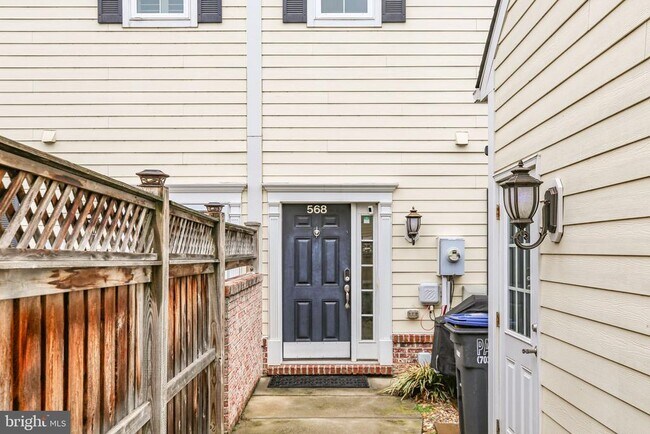 Building Photo - 568 Marina Landing Ln