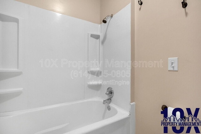 Building Photo - 1652 Summit St