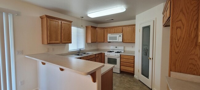 Building Photo - Great Anderson Location on Corner Lot, 3 Bedroom, 2 Bath Home