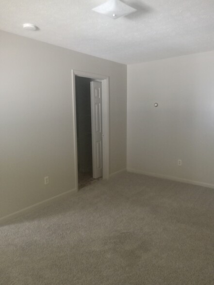 Building Photo - 520 Ellis Ave