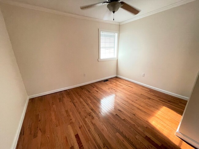 Building Photo - Nice 3br house w/ parking, central AC - wa...