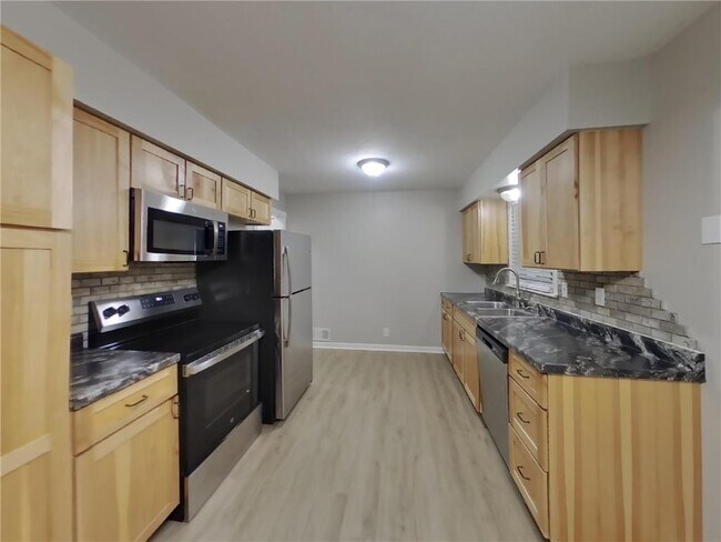 Building Photo - 408 Riverview Dr