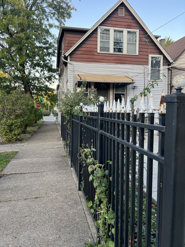 Building Photo - 9757 S Ave M