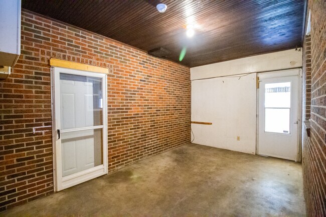 Building Photo - 3471 Jeannette Ave