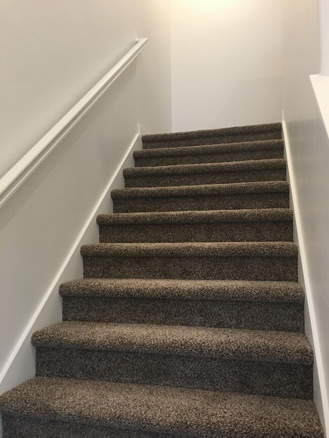 Building Photo - 597 N Orchard Dr