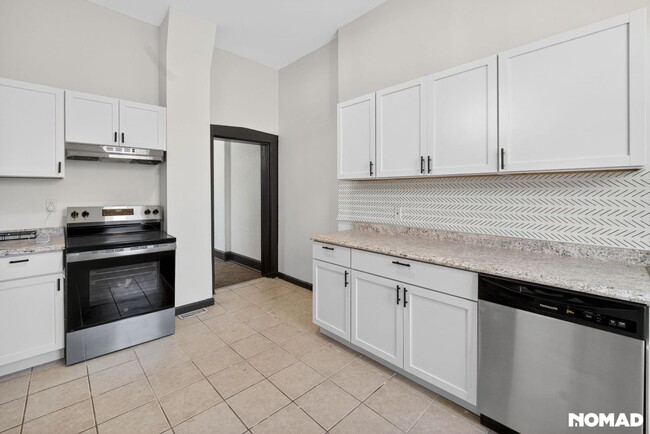 Building Photo - 2636 Arsenal St