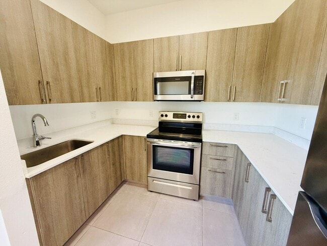 Building Photo - 1295 W 69th St