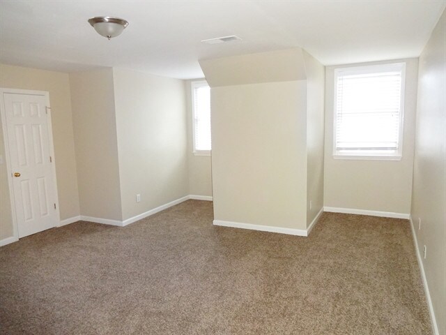 Building Photo - 1302 Hadaway Trail NE