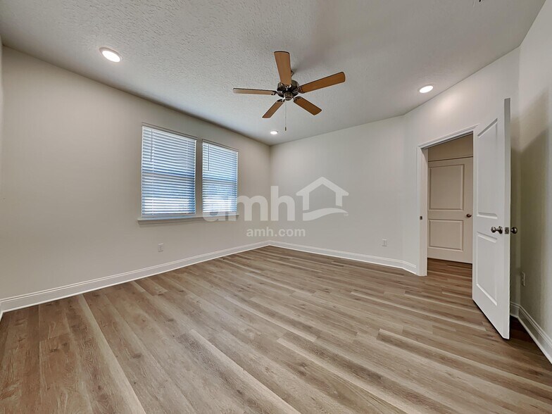 Building Photo - 11560 Bay Hl Cir